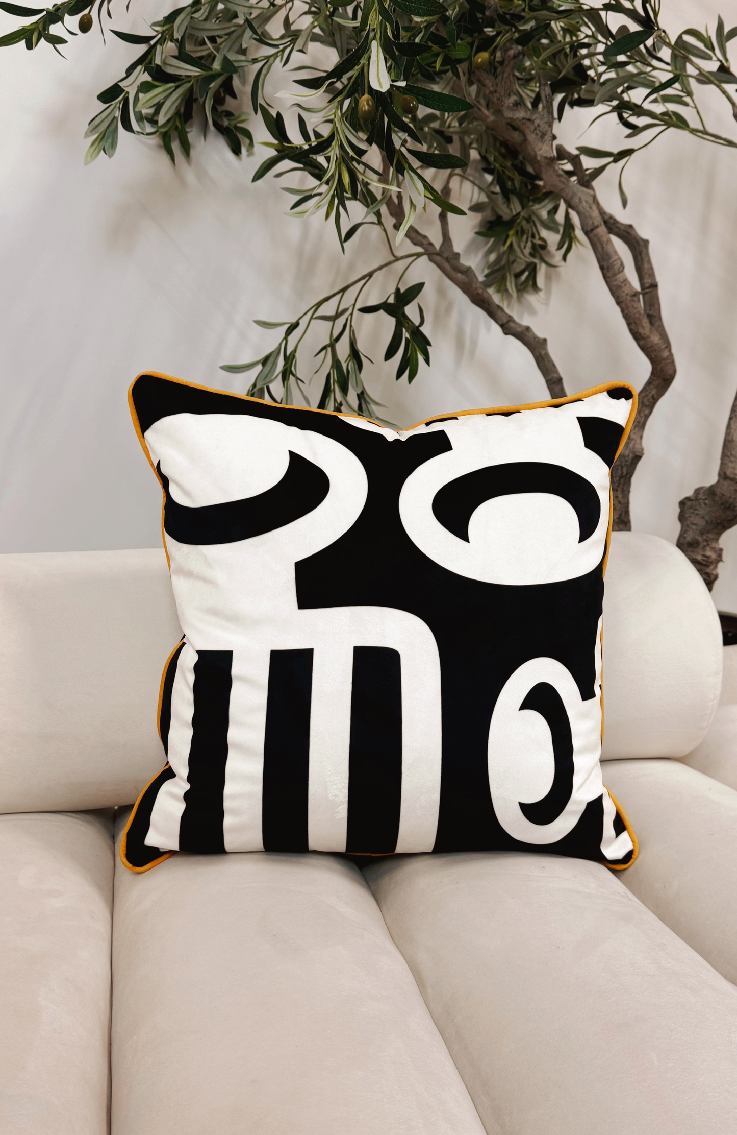 DUAFE THROW PILLOW