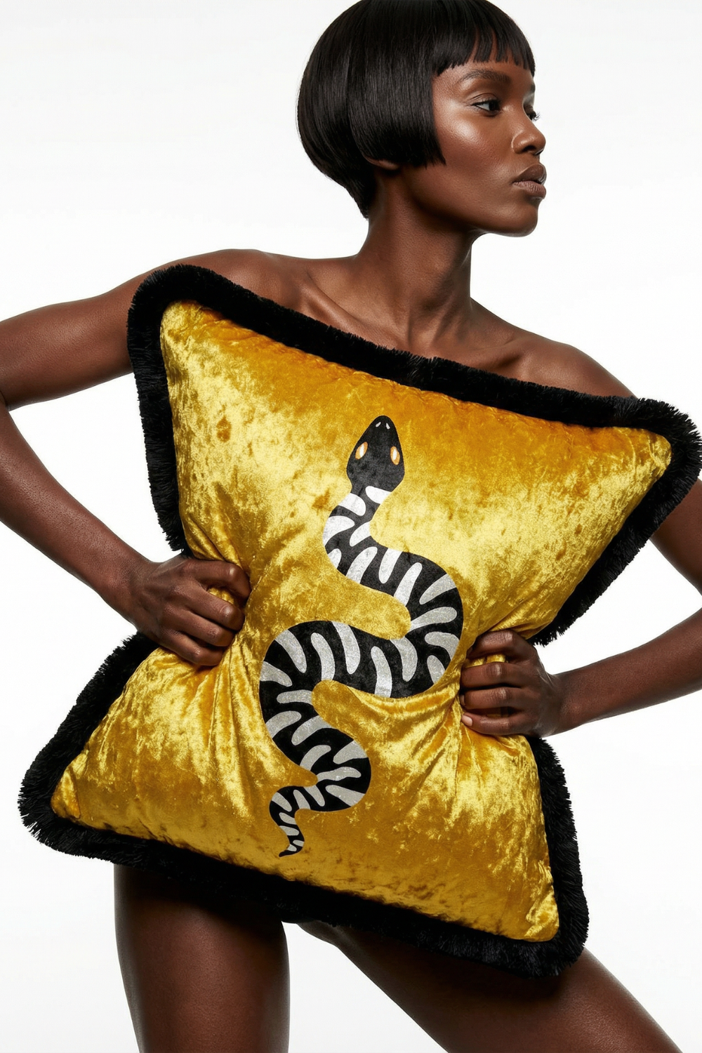 SERPIENTE PILLOW IN GOLD CRUSHED VELVET AND SILK COTTON FRINGE
