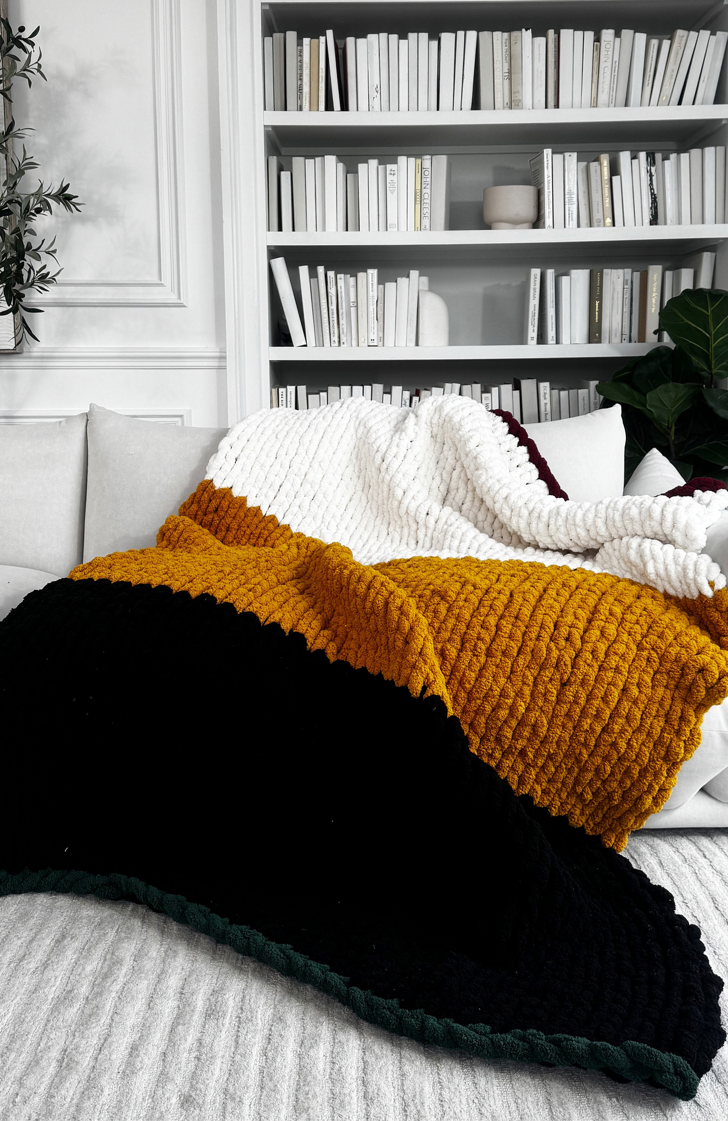 LOVE LETTER CHUNKY KNIT BLANKET