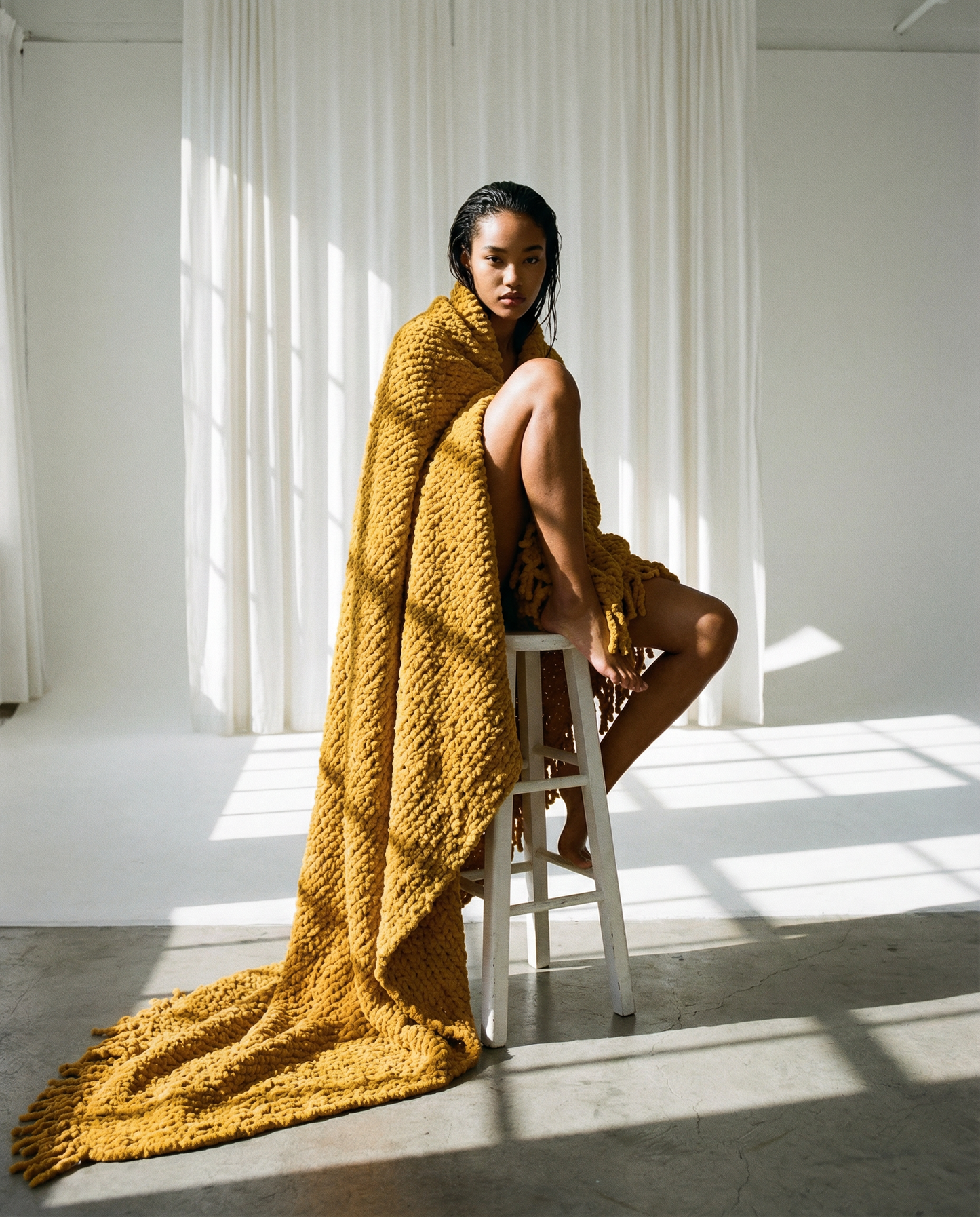 CHUNKY KNIT CHENILLE BLANKET WITH FRINGE