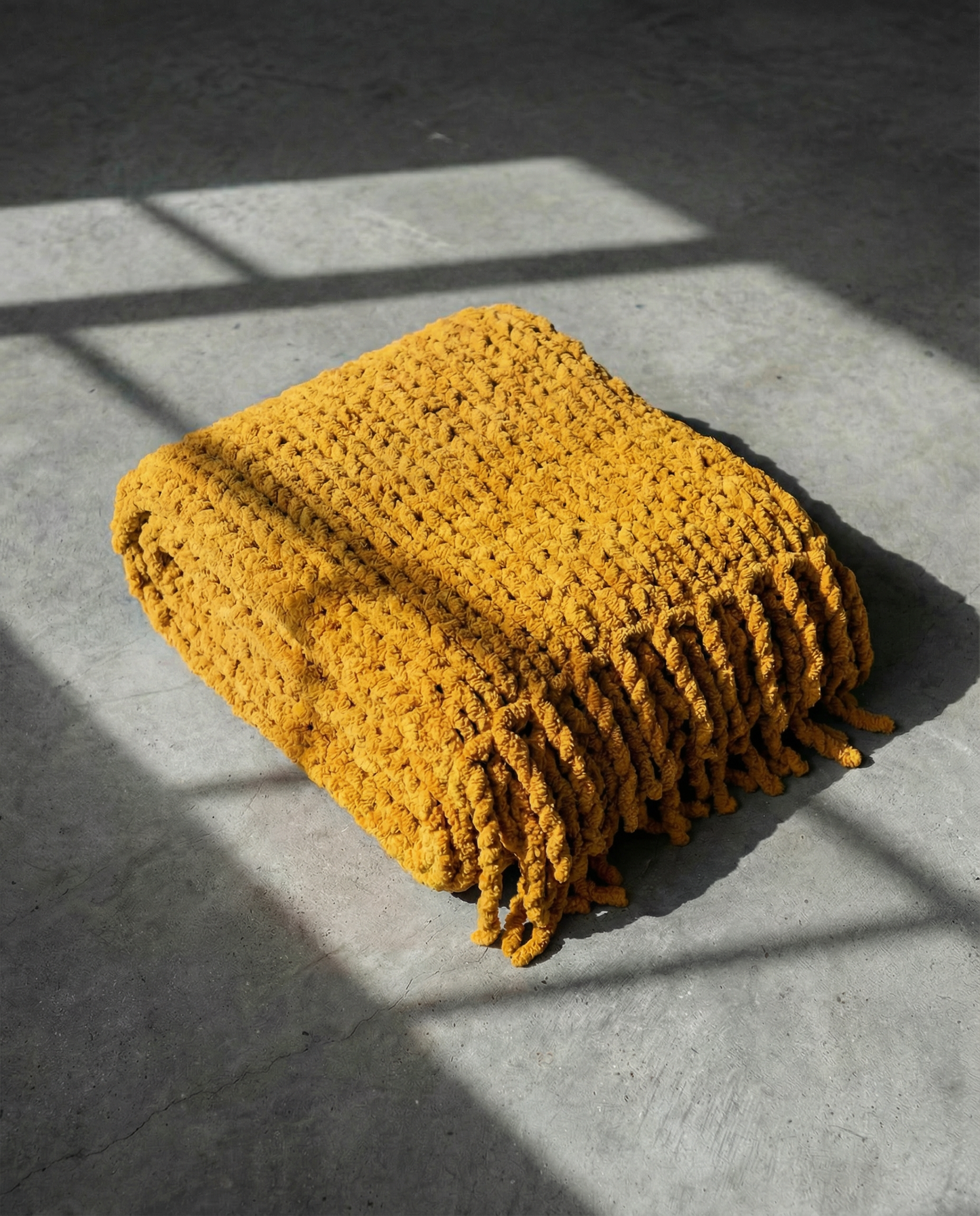 CHUNKY KNIT CHENILLE BLANKET WITH FRINGE